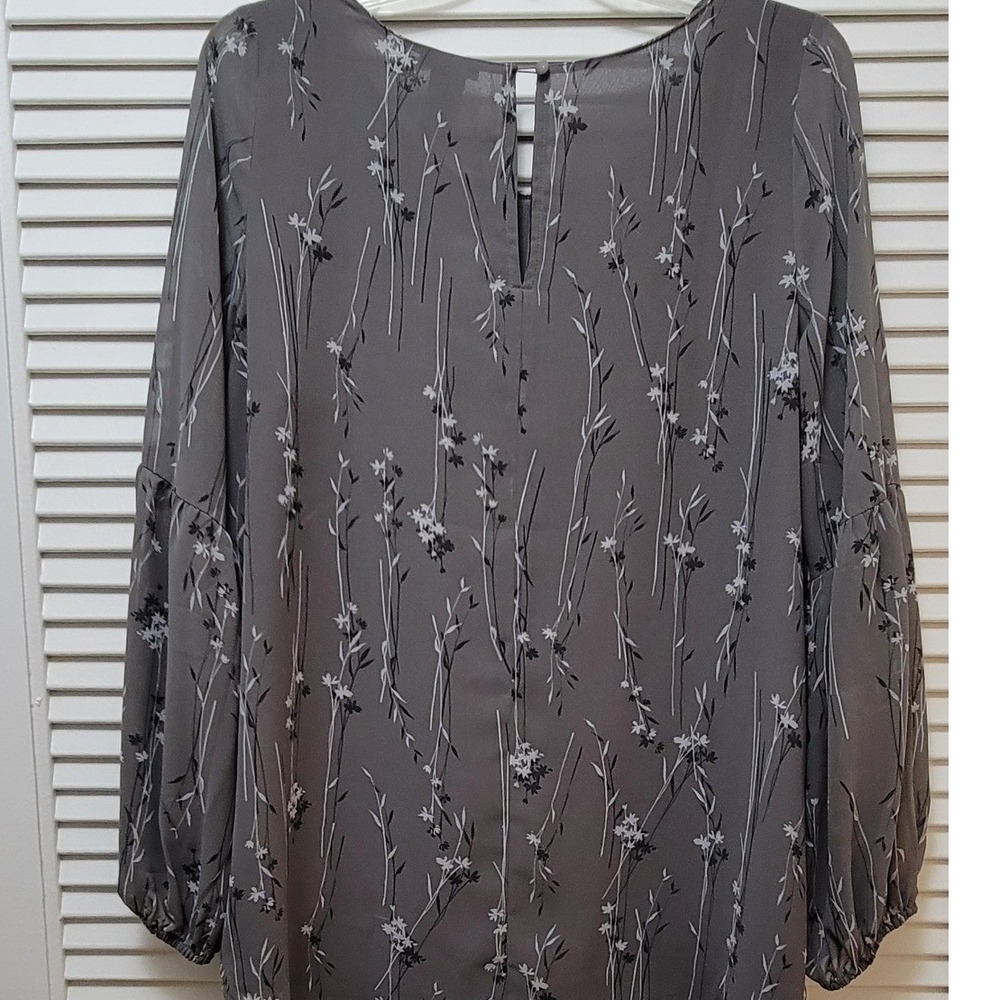 Gray Floral Balloon Sleeve Blouse Large L Round Neck Keyhole - Picture 2 of 8